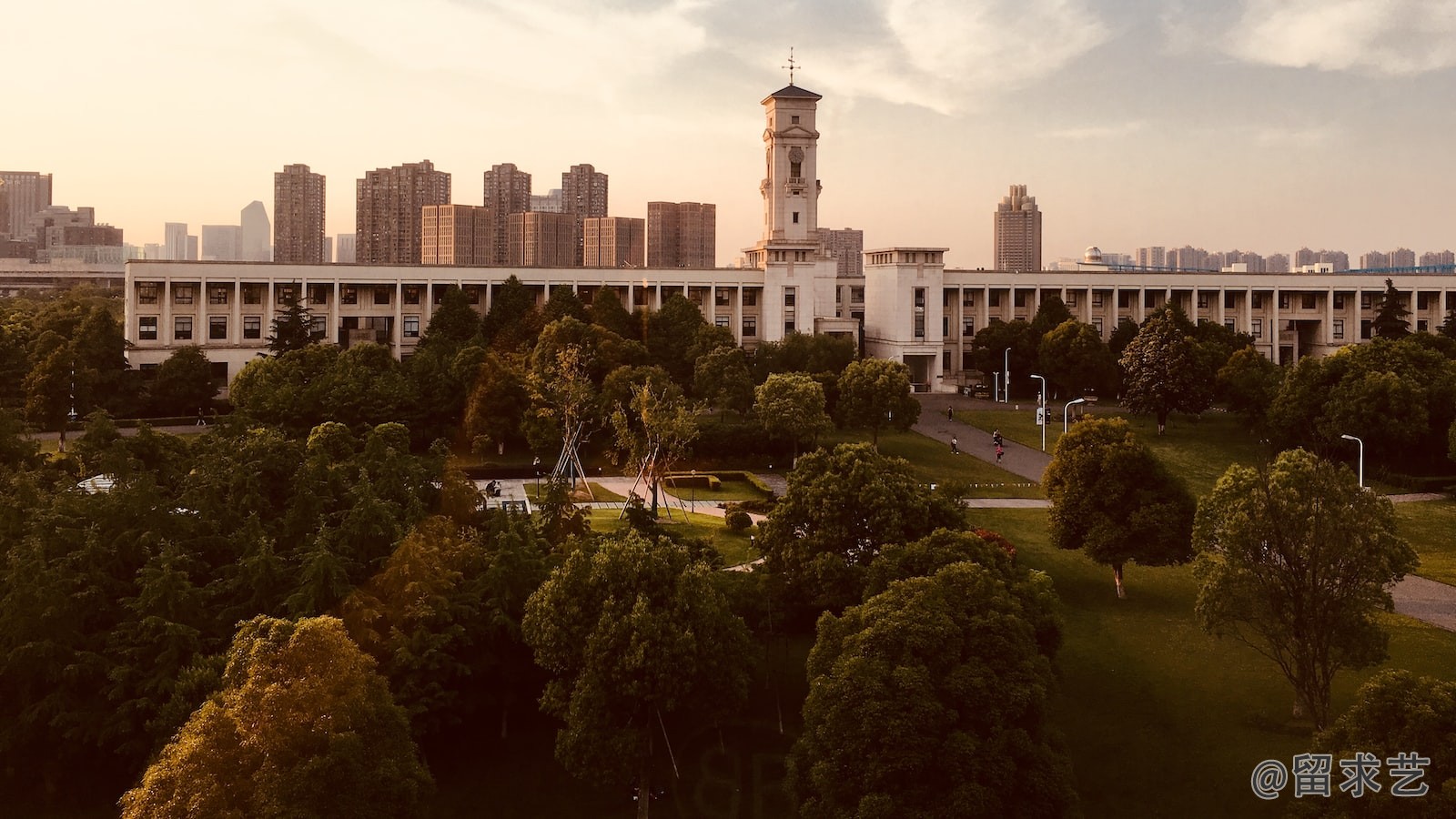 谢菲尔德大学与英国谢菲尔德哈勒姆大学哪个好