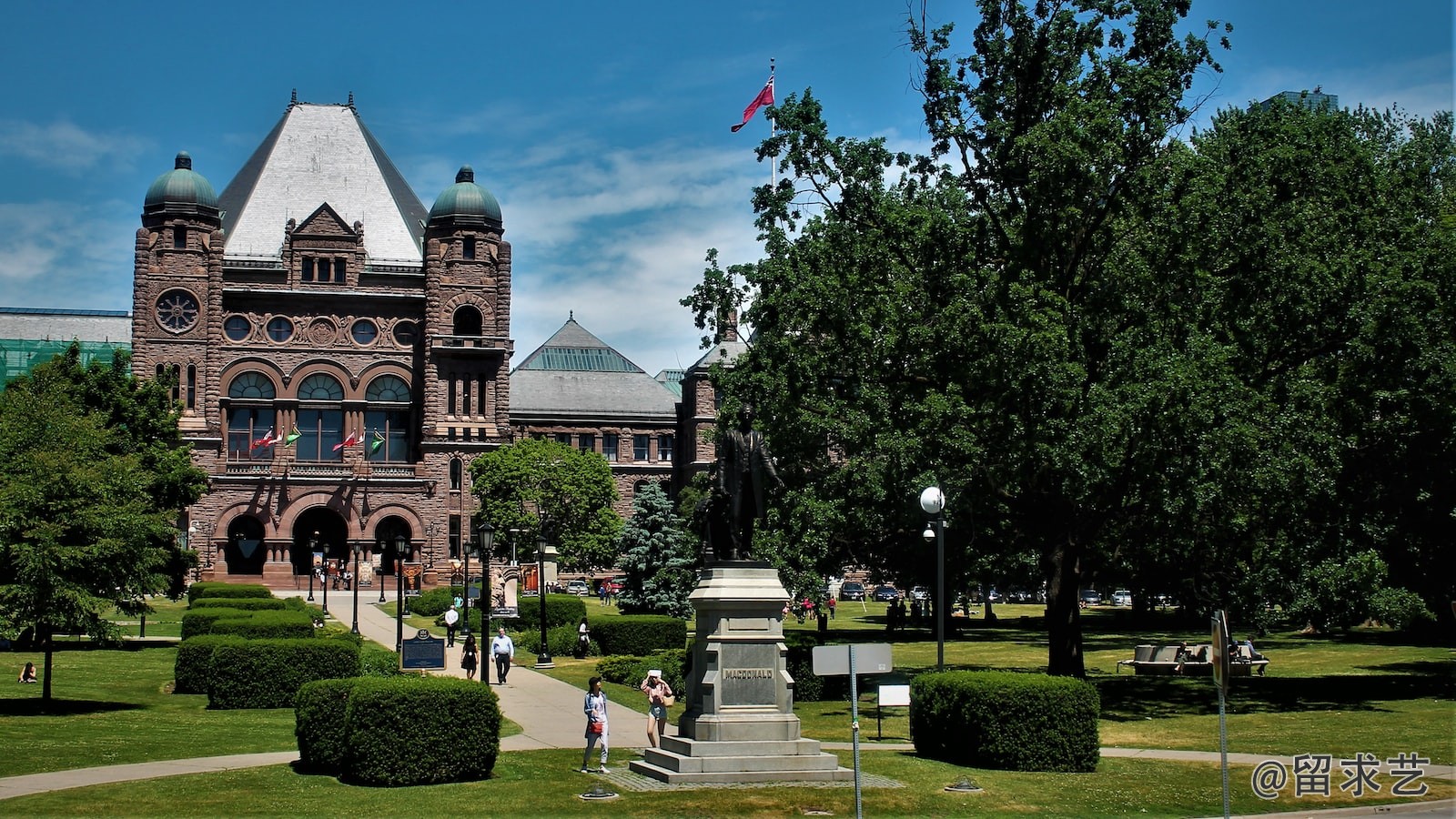 要学模具设计塑料模具跟五金模具学哪个好点