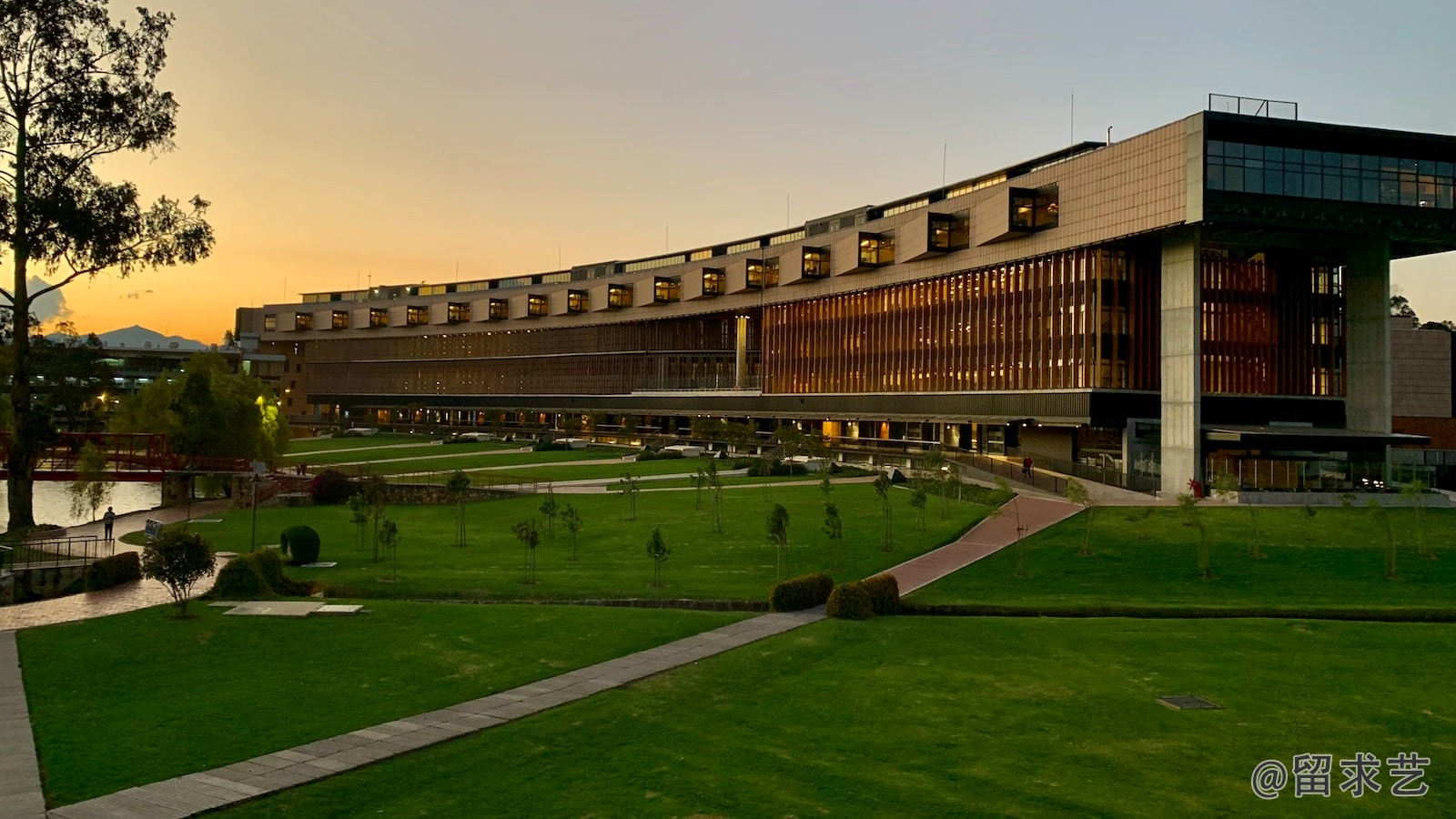 南京航空航天大学金城学院建校时间