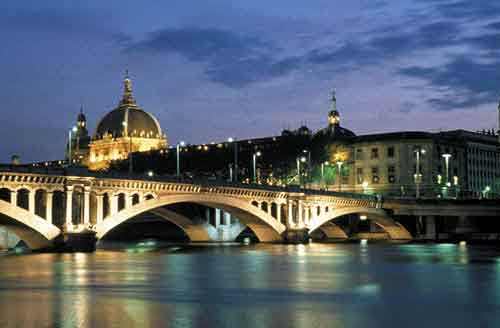 法国奢侈品管理专业的学校