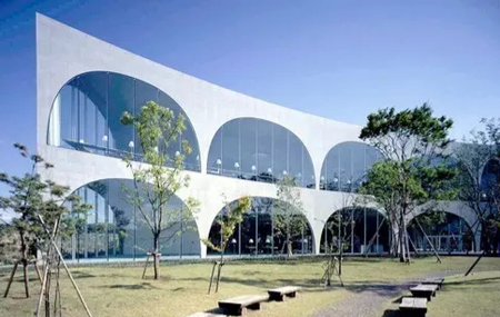 日本多摩美术大学研究生好考吗_学费