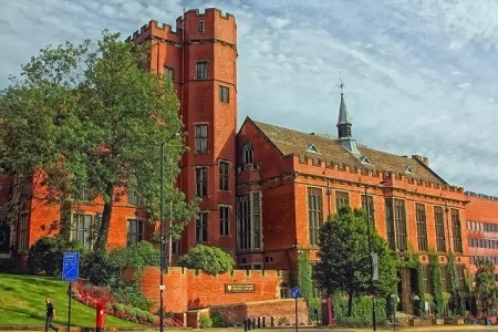 1617263705875378.jpg 英国名校pK:伯明翰大学和谢菲尔德大学哪个好?2.jpg