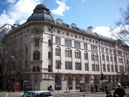 帕森斯设计学院好还是中央圣马丁好? 帕森斯设计学院好还是中央圣马丁好?