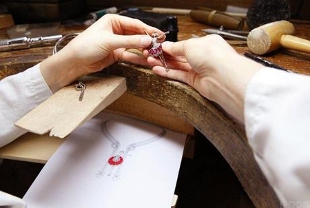 英国珠宝设计最好的大学有哪些? 英国珠宝设计最好的大学有哪些?