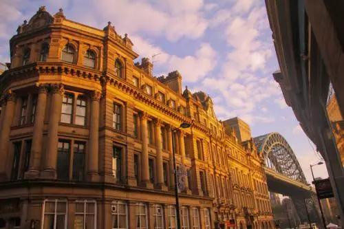 英国服装设计留学 英国服装设计留学