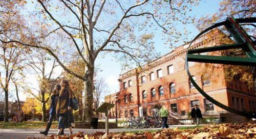 奥蒂斯艺术设计学院入学条件 你觉得简单吗 关键词:奥蒂斯艺术设计学院入学条件 2019-10-14 09:27 描述:奥蒂斯艺术设计学院是美国知名的艺术类学院,当然跟很多知名大学一样,入学的要求也是不低的。那奥蒂斯艺术设计学院入学条件到底如何?今天小编就为大家好好的介绍一下。奥蒂斯艺术设计学院是美国知名的艺术类学院,当然跟很多知名大学一样,入学的要求也是不低的。那奥蒂斯艺术设计学院入学条件到底如何?今天小编就为大家好好的介绍一下。奥蒂斯艺术设计学院入学条件 1、本科生录取要求: 语言成绩:雅思6.5分,托福80分。申请材料:$60申请费;简历;个人陈述;成绩单;作品集;三封推荐信(可选) 论文:选择一件你认为极具重大意义的艺术/设计作品,试想象如果这件作品没有问世,世界会变得更好还是更糟? 奥蒂斯艺术设计学院入学条件 本科生留学作品集要求: 所有专业没有按专业细分。作品必须且只能在Slideroom上完成并上传。10—20张近期最好的作品,可以任何形式,包括但不限于素描、插画、油画、摄影、2D设计、雕塑、制图、3D设计、视频和音频。只有艺术学士学位及文科学士学位需要提交作品集。2、研究生录取要求: 语言成绩:雅思6.5分,托福100分,入学考试72分。申请材料:简历;个人陈述;成绩单;作品集;三封推荐信(可选);写作:申请者需提交15—20页诗歌、非小说类、小说作品。研究生留学作品集要求: 所有专业没有按专业细分。作品必须且只能在Slideroom上完成并上传。艺术、平面设计、公共实践:15—20张作品,请上传至Slideroom。写作:申请者需提交15—20页诗歌、非小说类、小说作品。其中可包括画作、摄影作品、数字媒体、设计、三维作品、网页设计、动画、影响和其他数码媒体。只有艺术学士学位及文科学士学位需要提交作品集。奥蒂斯艺术设计学院入学条件 奥蒂斯艺术设计学院简介 奥蒂斯艺术设计学院(简称Otis)成立于1918年,原创办者Harrison Gray Otis希望在南加州成立一个公立而且独立的艺术学校,最早的校址在洛杉矶国际机场旁,现在已经变成IBM大楼。经过长久的经营,该校在加州已有一定的名声,特别是服装设计系广为人知。奥蒂斯艺术设计学院对作品这一项要求很高。学校临近洛杉矶,校园规模不大,约有1100名学生。研究所采用绝对的小班制教学,但是没有提供与其他学校类似的美术硕士学位。整个美术硕士学位只提供“美术写作”主修,此校大学部有一个专业很特别——“玩具设计”。Otis希望学生通过他们的创造力、技能和视野,丰富我们的世界。以上就是小编为大家介绍的关于奥蒂斯艺术设计学院入学条件的相关内容。对于这样一所美国知名的艺术类大学,想入学的朋友们赶紧准备好自己的作品吧。 奥蒂斯艺术设计学院入学条件 你觉得简单吗 关键词:奥蒂斯艺术设计学院入学条件 2019-10-14 09:27 描述:奥蒂斯艺术设计学院是美国知名的艺术类学院,当然跟很多知名大学一样,入学的要求也是不低的。那奥蒂斯艺术设计学院入学条件到底如何?今天小编就为大家好好的介绍一下。奥蒂斯艺术设计学院是美国知名的艺术类学院,当然跟很多知名大学一样,入学的要求也是不低的。那奥蒂斯艺术设计学院入学条件到底如何?今天小编就为大家好好的介绍一下。奥蒂斯艺术设计学院入学条件 1、本科生录取要求: 语言成绩:雅思6.5分,托福80分。申请材料:$60申请费;简历;个人陈述;成绩单;作品集;三封推荐信(可选) 论文:选择一件你认为极具重大意义的艺术/设计作品,试想象如果这件作品没有问世,世界会变得更好还是更糟? 奥蒂斯艺术设计学院入学条件 本科生留学作品集要求: 所有专业没有按专业细分。作品必须且只能在Slideroom上完成并上传。10—20张近期最好的作品,可以任何形式,包括但不限于素描、插画、油画、摄影、2D设计、雕塑、制图、3D设计、视频和音频。只有艺术学士学位及文科学士学位需要提交作品集。2、研究生录取要求: 语言成绩:雅思6.5分,托福100分,入学考试72分。申请材料:简历;个人陈述;成绩单;作品集;三封推荐信(可选);写作:申请者需提交15—20页诗歌、非小说类、小说作品。研究生留学作品集要求: 所有专业没有按专业细分。作品必须且只能在Slideroom上完成并上传。艺术、平面设计、公共实践:15—20张作品,请上传至Slideroom。写作:申请者需提交15—20页诗歌、非小说类、小说作品。其中可包括画作、摄影作品、数字媒体、设计、三维作品、网页设计、动画、影响和其他数码媒体。只有艺术学士学位及文科学士学位需要提交作品集。奥蒂斯艺术设计学院入学条件 奥蒂斯艺术设计学院简介 奥蒂斯艺术设计学院(简称Otis)成立于1918年,原创办者Harrison Gray Otis希望在南加州成立一个公立而且独立的艺术学校,最早的校址在洛杉矶国际机场旁,现在已经变成IBM大楼。经过长久的经营,该校在加州已有一定的名声,特别是服装设计系广为人知。奥蒂斯艺术设计学院对作品这一项要求很高。学校临近洛杉矶,校园规模不大,约有1100名学生。研究所采用绝对的小班制教学,但是没有提供与其他学校类似的美术硕士学位。整个美术硕士学位只提供“美术写作”主修,此校大学部有一个专业很特别——“玩具设计”。Otis希望学生通过他们的创造力、技能和视野,丰富我们的世界。以上就是小编为大家介绍的关于奥蒂斯艺术设计学院入学条件的相关内容。对于这样一所美国知名的艺术类大学,想入学的朋友们赶紧准备好自己的作品吧。