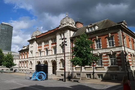 伦敦艺术大学好申请吗?看完这些申请条件你就知道了 伦敦艺术大学好申请吗?看完这些申请条件你就知道了