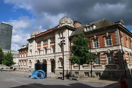 英国伦艺留学费用大概多少钱? 英国伦艺留学费用大概多少钱?