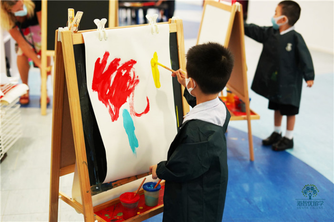 还在观望呢！别人家的孩子已经拿到香港哈罗的Offer开学了！