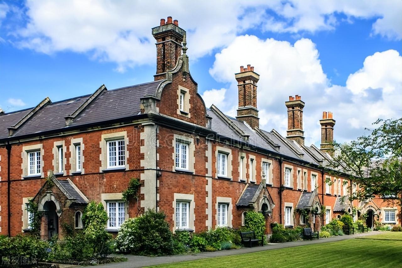 英国本科留学费用一年多少钱,英国留学一年花费全盘点(图2)