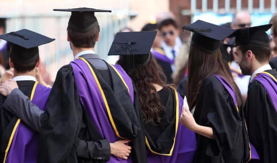 出国留学带什么东西实用带什么,干货满满!超详细的赴美留学行李清单(图1) 英国留学生在亚马逊上开店