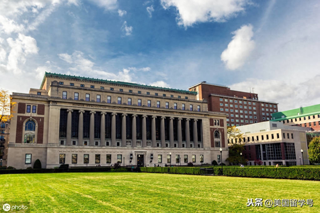 留学商科专业有哪些学费多少钱,商科留学费用及院校排名(图1)