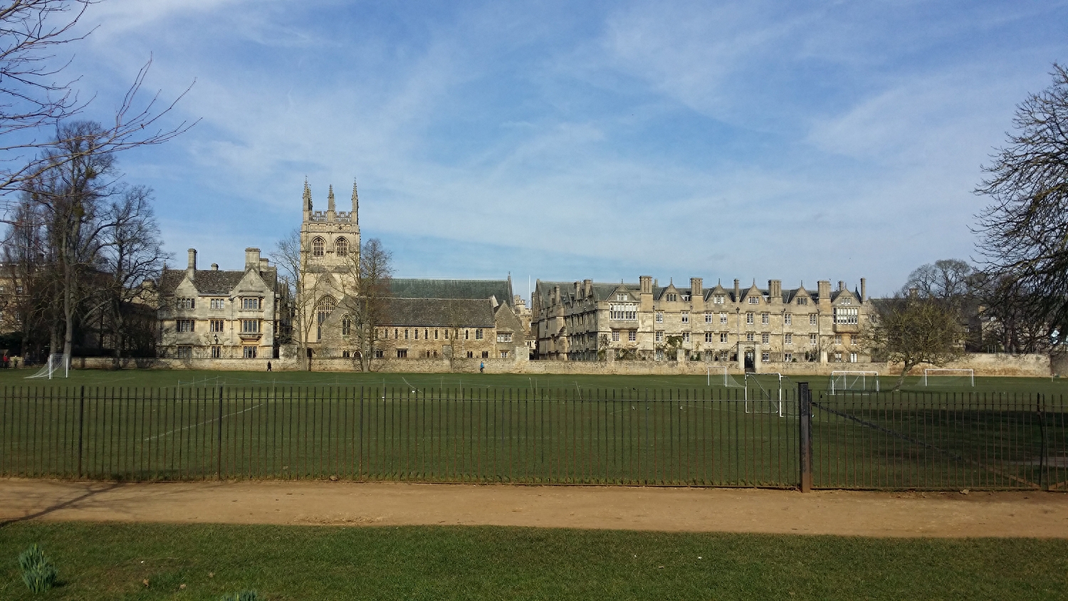 英国留学大学要求什么学历,去英国留学必须具备的条件(图1)