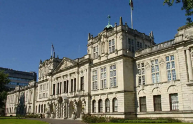 英国读大学的费用多少,英国前10名的大学费用一览(图10)