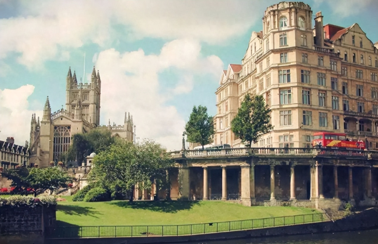 英国读大学的费用多少,英国前10名的大学费用一览(图9)