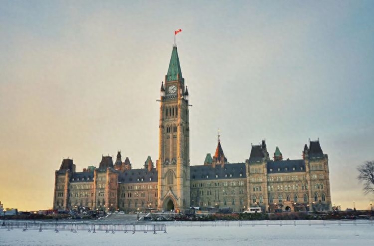 去加拿大留学如何申请全额奖学金,最新的加拿大留学全额奖学金申请条件及注意事项分享(图1)