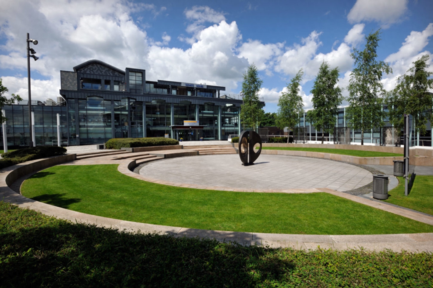 英国留学什么专业回国好就业,钱景好的5个留学专业分享(图1)