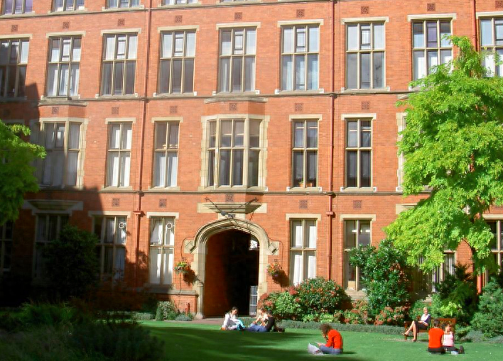 国外文科很好的大学有哪些,24年最新的英国文科留学热门专业揭秘附申请要求(图4)