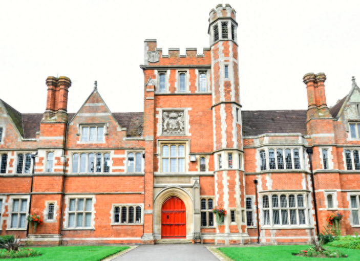 国外文科很好的大学有哪些,24年最新的英国文科留学热门专业揭秘附申请要求(图1)