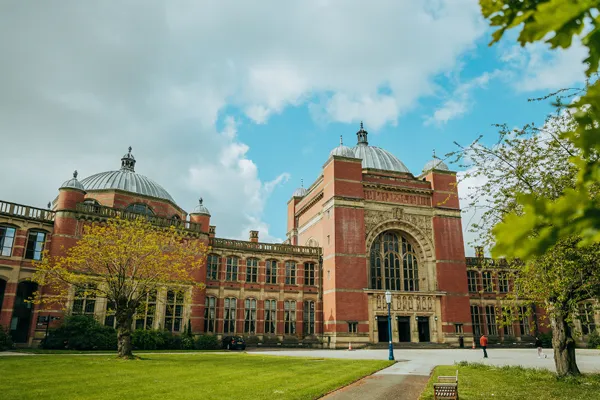 海外留学雅思成绩要求多少,最受留学生喜爱的10所英国大学雅思成绩要求汇总(图9)