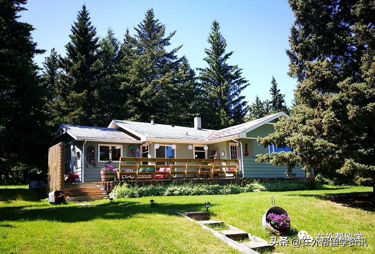 加拿大留学到底要花多少钱,最新加拿大university及college留学费用一览(图5)