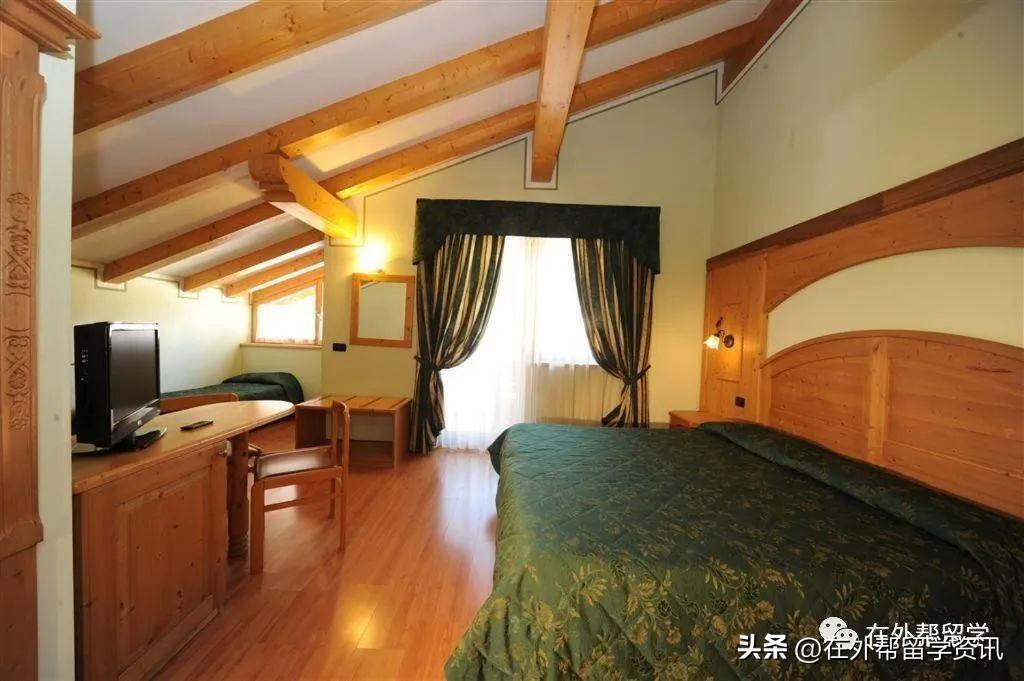 加拿大留学到底要花多少钱,最新加拿大university及college留学费用一览(图34)