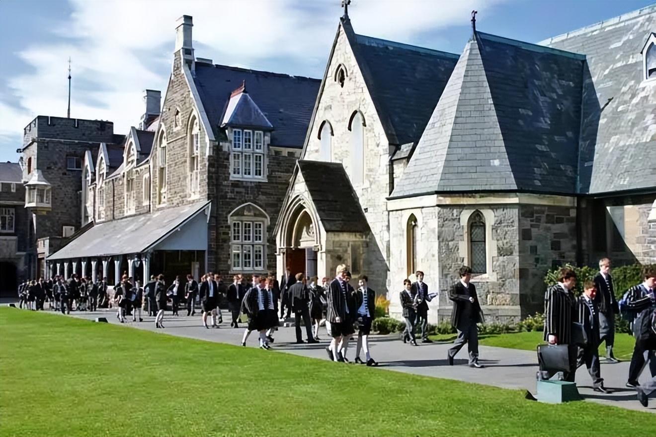 高中出国留学去哪里好,10至40万的留学预算方案分享(图10)