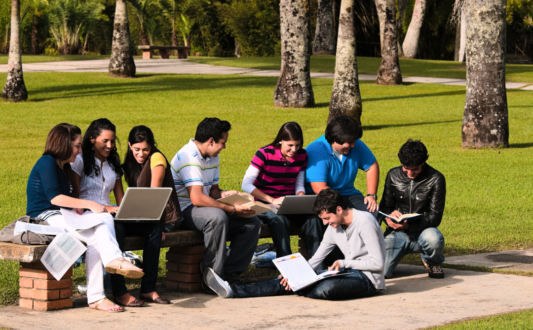 如何出国留学最划算,工薪家庭省钱的4条留学路线分享(图1)