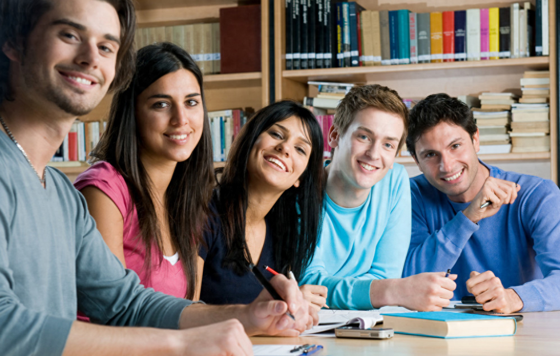 文科专业出国留学好吗,5个收入高的文科专业推荐(图1)