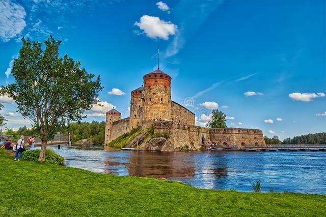 芬兰留学要多少钱,芬兰留学的详细费用全解附院校推荐(图1) 毕业2年工签/5年内有效,芬兰留学要花多少钱?