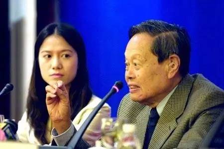 1488943837396623.jpg 杨振宁放弃美国国籍,真的是为了逃避美国遗产税吗?