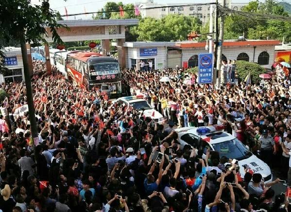 被学区房撕裂的中国教育——底层应试教育、中产素质教育、顶层精英教育