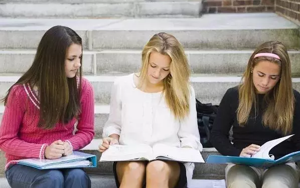 美国绿卡能给中国家庭带来什么？为子女教育移民美国值不值？