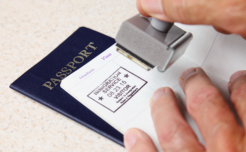 1533278566480252.jpg 重大利好!加拿大移民终于放宽英语能力要求!