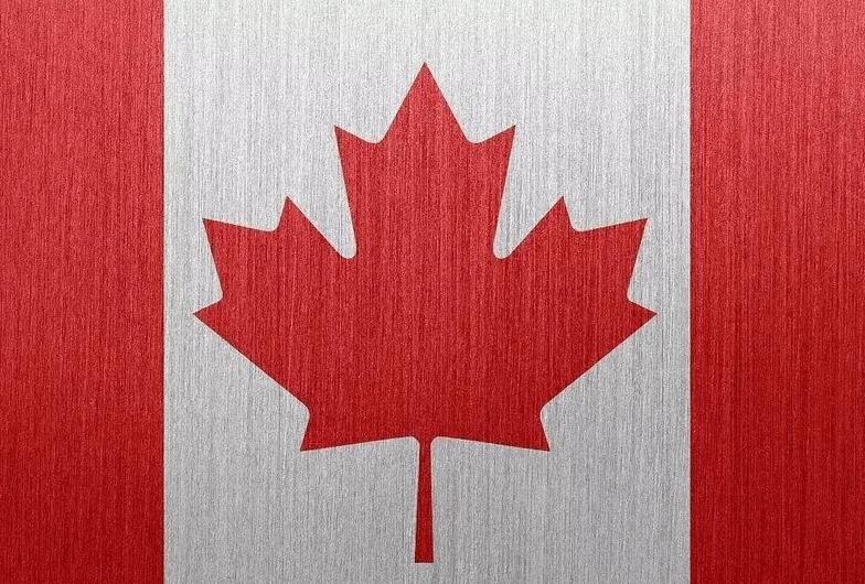 人未到 卡已来——EEBC客户一步到位获得PR卡