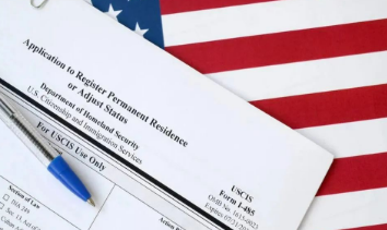 美国移民申请获批后如何拿绿卡？