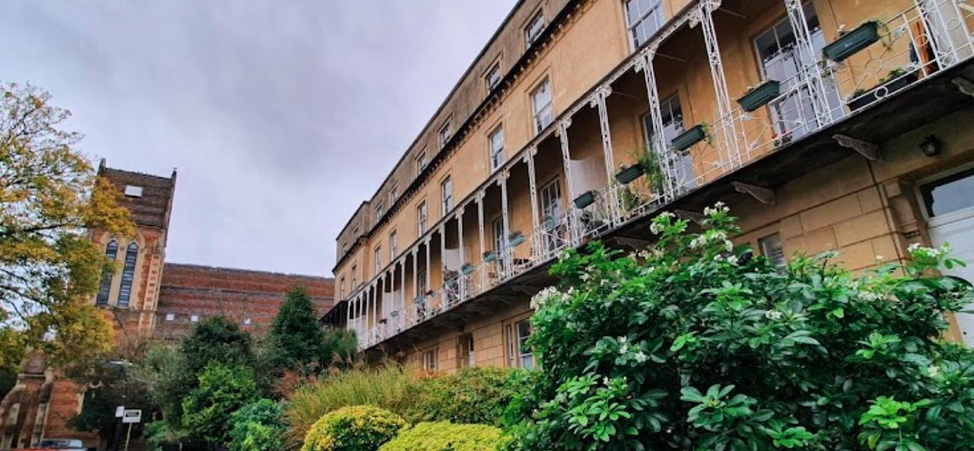 英国硕士预科一年多少钱 30万够吗 英国硕士预科一年多少钱 30万够吗