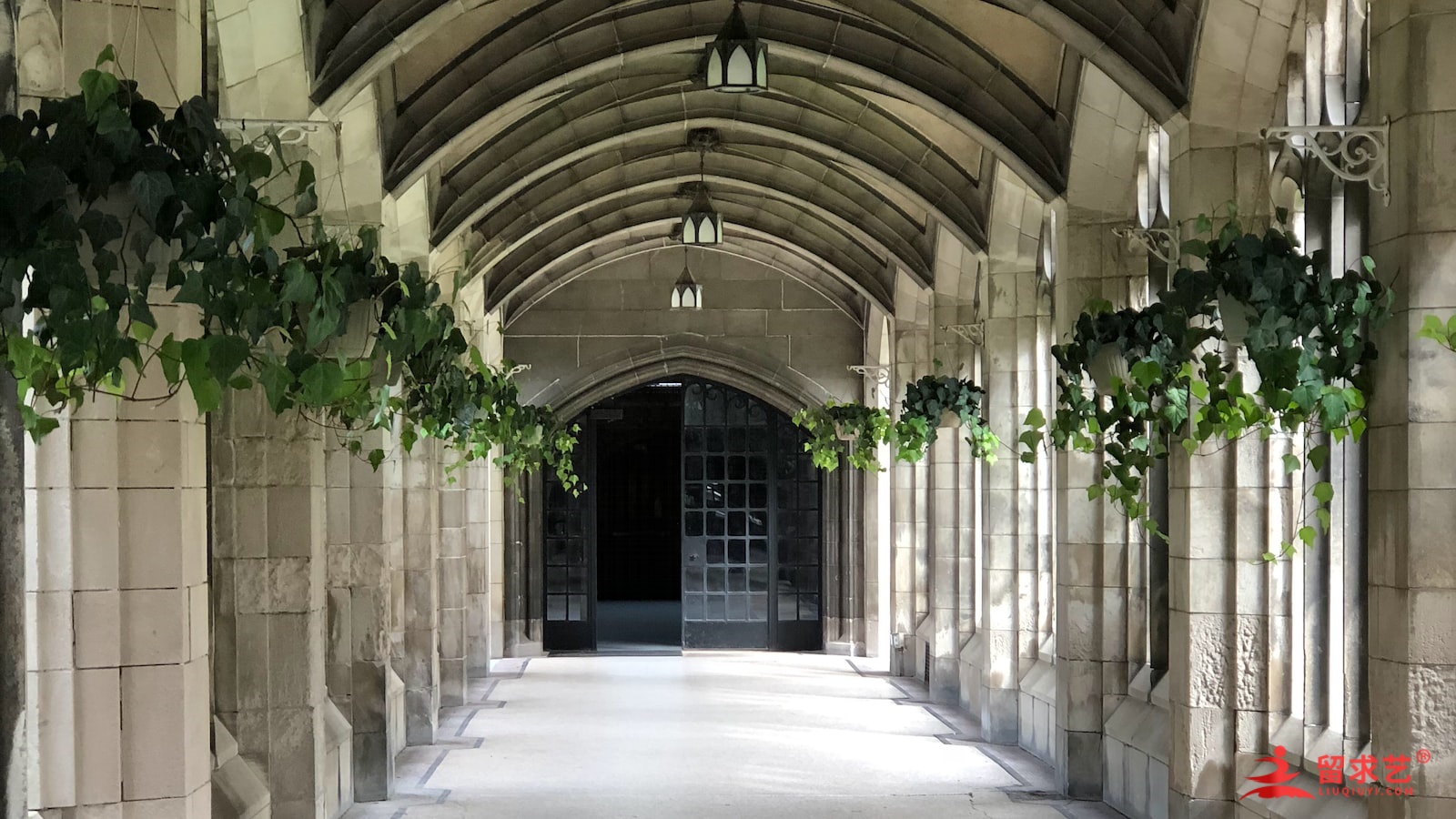 泰国留学报考诗纳卡宁威洛大学的条件及专业设置说明